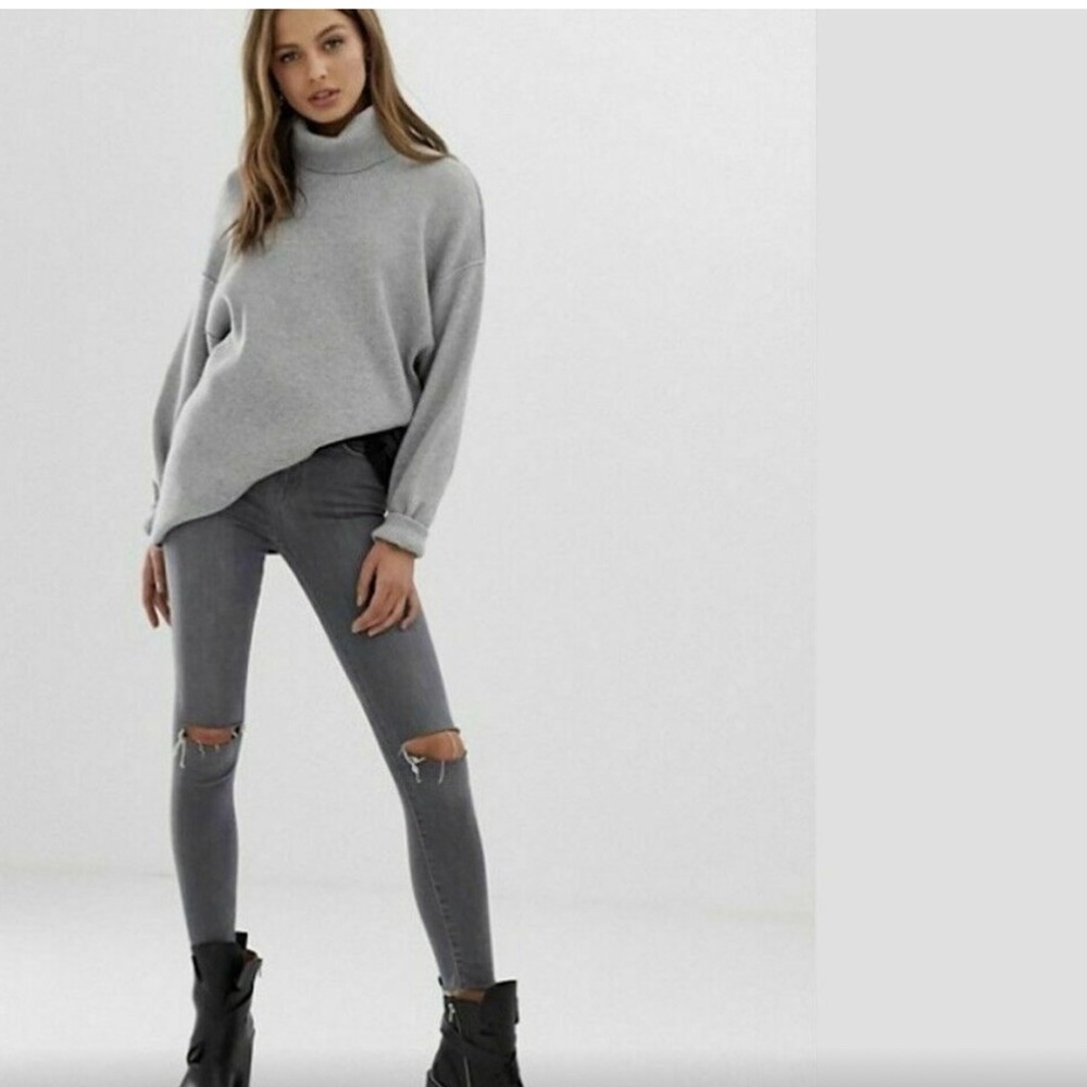 Free People Softly Structured Tunic
Sweater Grey Cowl Neck